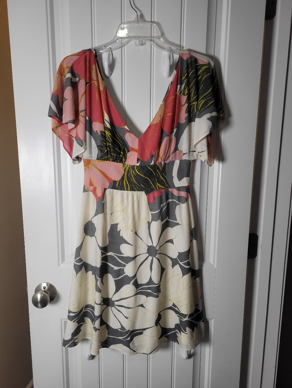 TIBI 100% Silk floral V-Neck Flutter Sleeve Dress in Coral and Cream
